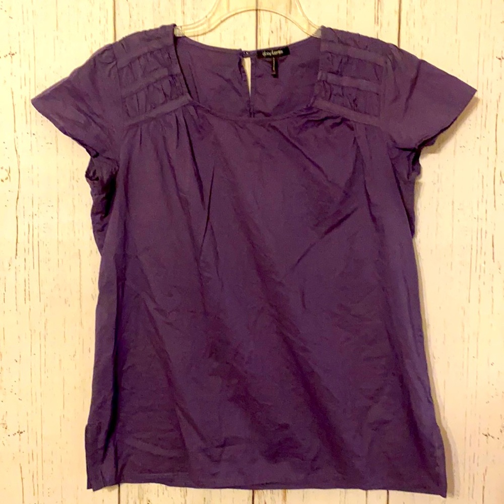 Daisy Fuentes purple short sleeve top